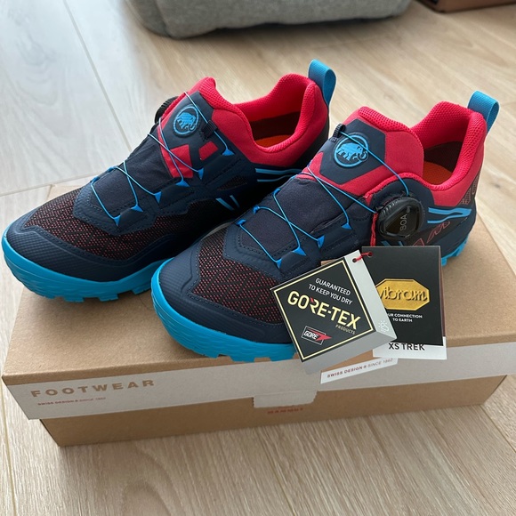 Mammut Hiking Shoes - Picture 7 of 10